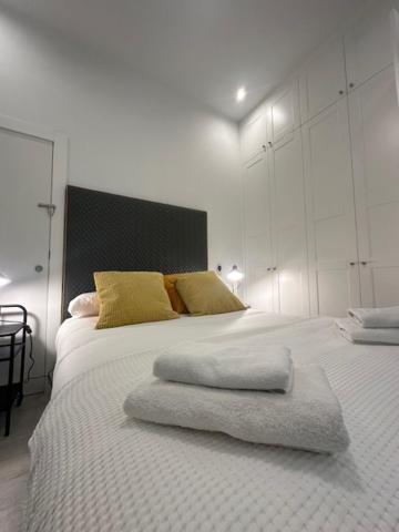 Apartamento Casa De Huespedes Almirante Madrid Exterior foto