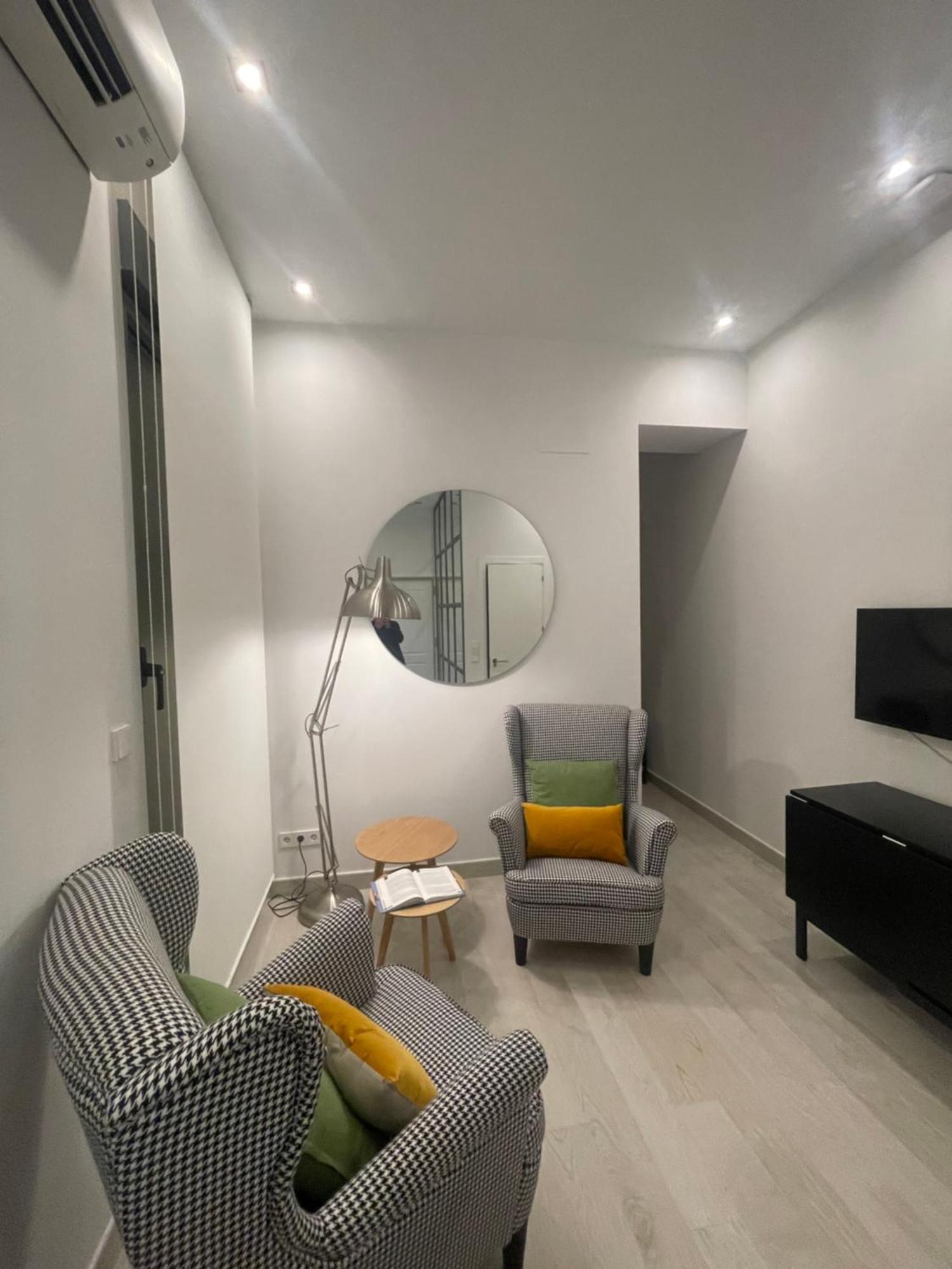 Apartamento Casa De Huespedes Almirante Madrid Exterior foto